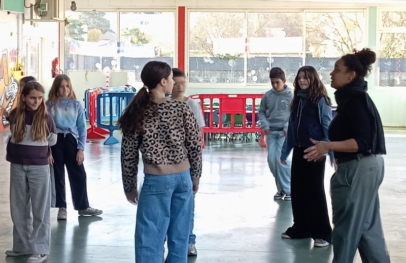 « ATELIER D&rsquo;INITIATION AU THÉÂTRE CHORAL ET COOPÉRATIF » AU COLLÈGE SAINTE-URSULE DE PAU