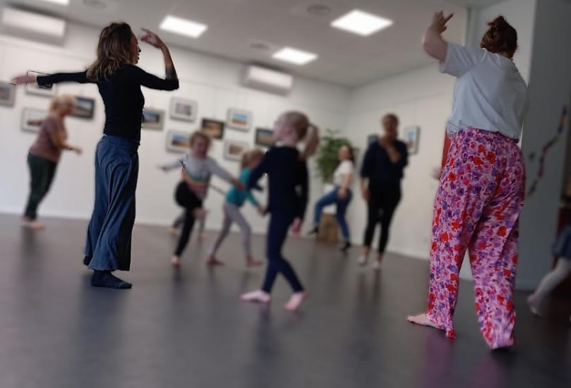 ATELIER PARENT/ENFANT MOUVEMENT DANSÉ AVEC SARA FROSSARD