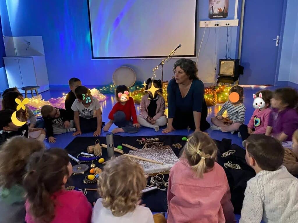 Théâtre et musique dans les classes de maternelle de Soumoulou Annoïe Anne Roy de la Cie A Noise