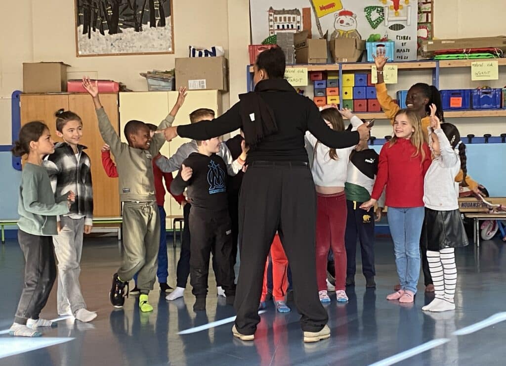 Initiation à la pratique théâtrale à l&rsquo;école Pierre et Marie Curie avec 4 comédiennes de la Compagnie les Jolies Choses